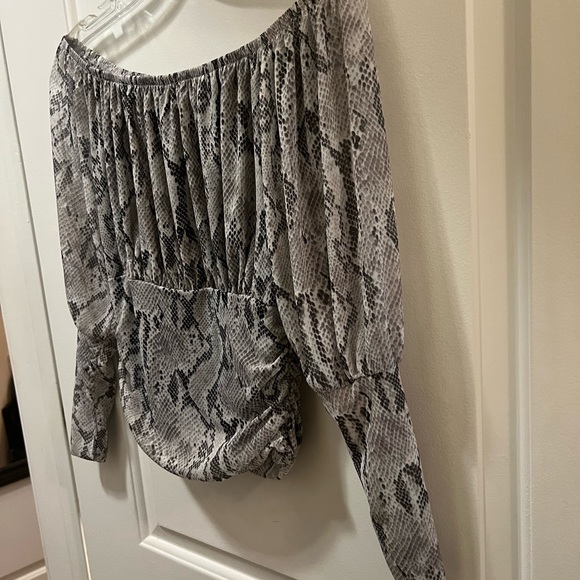 Express crop top on or off shoulder size XS - Picture 11 of 16